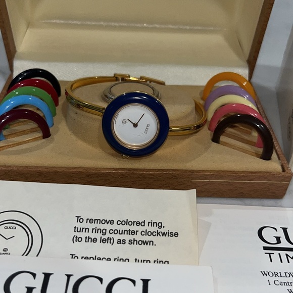 VINTAGE GOLD GUCCI WATCH WITH MULTI/INTERCHANGEABLE BEZELS - Picture 3 of 6